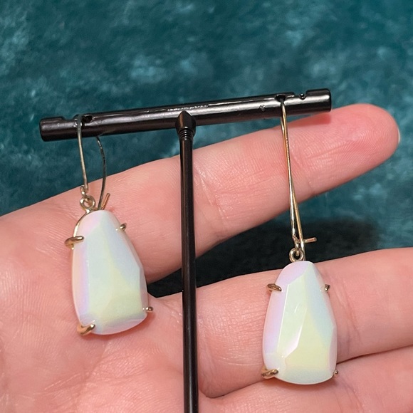 Kendra Scott Gold Nancy Drop Earrings In Iridescent White - Picture 7 of 8